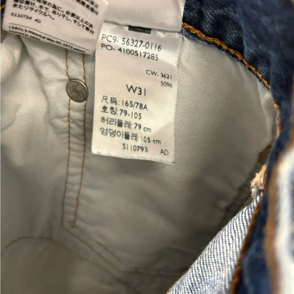 Levi’s Distressed Denim Women Shorts - Picture 3 of 3